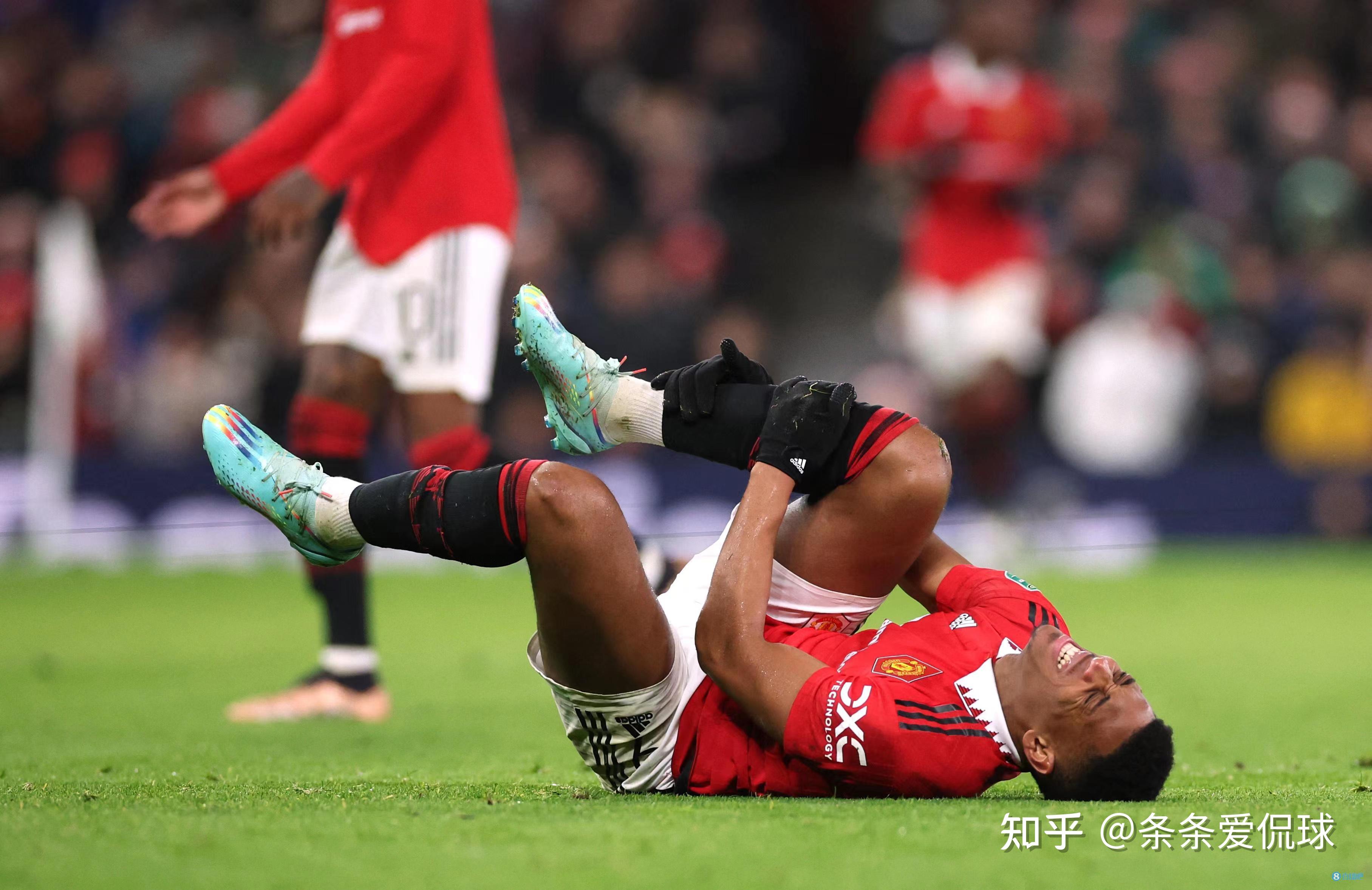 爱游戏体育-曼联发布备战花絮，赛前复出首秀，欧超杯任务艰巨，身体对抗强度拉满的简单介绍